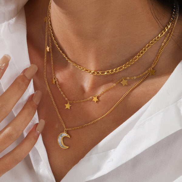 ✨ Cadena Media Luna en Stainless Steel bañada en Oro 18K ✨